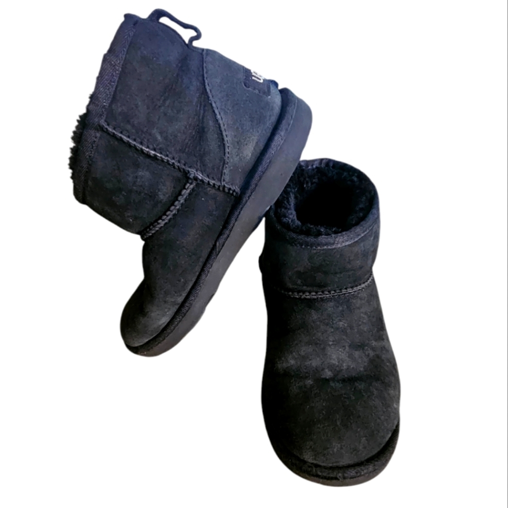 Ugg | Kids' Classic Ultra Mini | Black | Size: 3